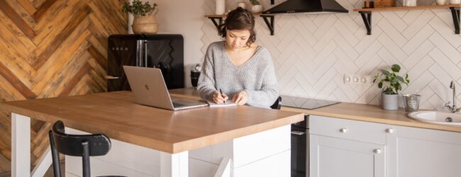 How to use Expert Content for Dating Traffic
